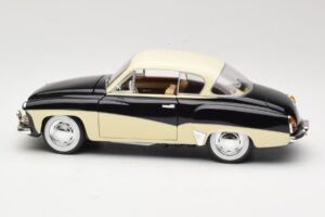 Wartburg 311 Coupe Svart & Beige Revell 1:18 8419 Metall — bild 4 av 8