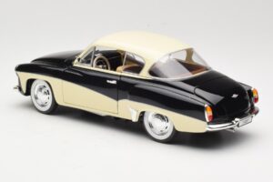 Wartburg 311 Coupe Svart & Beige Revell 1:18 8419 Metall — bild 7 av 8