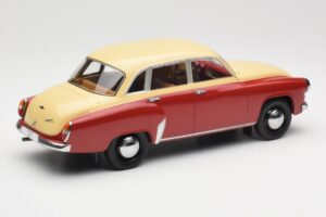 Wartburg 311 Dark Red Beige MCG 1:18 MCG18299 Metall — bild 2 av 6