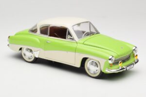Wartburg 313 Pastellgrön över Beige Revell 1:18 9018 Metall — bild 6 av 8