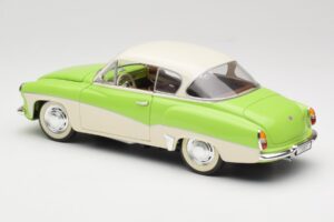 Wartburg 313 Pastellgrön över Beige Revell 1:18 9018 Metall — bild 7 av 8