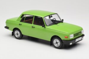 Wartburg 353 Grön MCG 1:18 MCG18062 Metall — bild 4 av 6