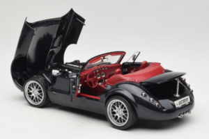 Wiesmann Roadster MF Carbon Black Revell 1:18 WIESMANN001 Metall — bild 8 av 9