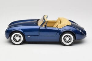 Wiesmann Roadster MF3 Blå Revell 1:18 08861 Metall — bild 4 av 8