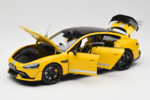 Xiaomi SU7 Ultra Gul OEM 1:18 BHR9995CN Metall — bild 2 av 8