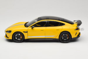 Xiaomi SU7 Ultra Gul OEM 1:18 BHR9995CN Metall — bild 4 av 8