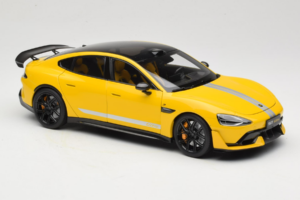 Xiaomi SU7 Ultra Gul OEM 1:18 BHR9995CN Metall — bild 6 av 8