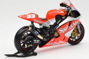Yamaha YZR-M1 Gauloises Fortuna Yamaha #7 C. Checa MotoGP 2004 Minichamps 1:12 122043007 Metall — bild 3 av 6
