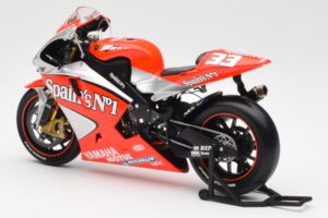 Yamaha YZR-M1 Gauloises Fortuna Yamaha #7 C. Checa MotoGP 2004 Minichamps 1:12 122043007 Metall — bild 5 av 6