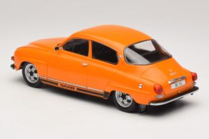 Saab 96 V4 Orange MCG 1:18 MCG18654 Metall — bild 5 av 6