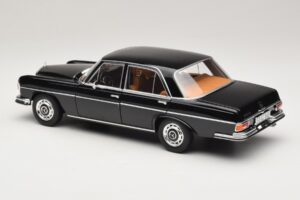Mercedes 280 SE W108 Svart Norev 1:18 183360 Metall — bild 7 av 8