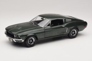 Ford Mustang GT Bullitt med Steve McQueen Figur Greenlight 1:18 12885 Metall