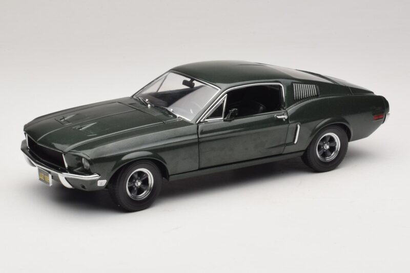Ford Mustang GT Bullitt med Steve McQueen Figur Greenlight 1:18 12885 Metall
