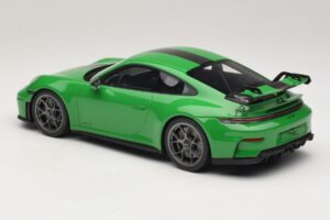 Porsche 911 992.2 GT3 Weissach Package Python Green GT Spirit 1:18 GT576 Resin — bild 5 av 6