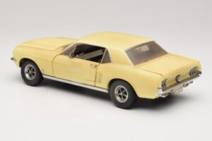 Ford Mustang Coupe Gul The Walking Dead Greenlight 1:18 12958 Metall — bild 7 av 8