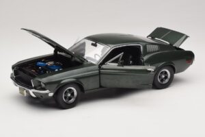 Ford Mustang GT Bullitt med Steve McQueen Figur Greenlight 1:18 12885 Metall — bild 2 av 8