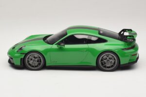 Porsche 911 992.2 GT3 Weissach Package Python Green GT Spirit 1:18 GT576 Resin — bild 3 av 6