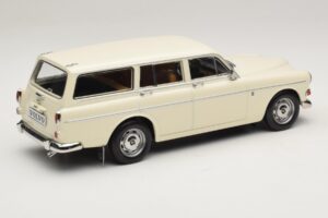 Volvo Amazon Kombi Pearl White Norev 1:18 188750 Metall — bild 2 av 6
