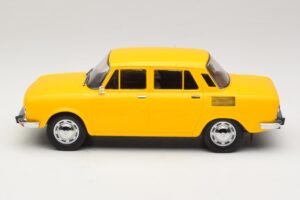 Skoda 100 L Gul MCG 1:18 MCG18781 Metall — bild 3 av 6