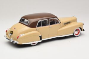 Cadillac Fleetwood Series 60 Special Beige MCG 1:18 MCG18656 Metall — bild 2 av 6