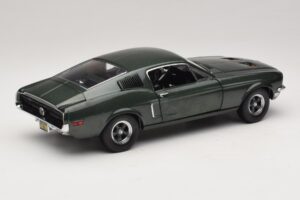 Ford Mustang GT Bullitt med Steve McQueen Figur Greenlight 1:18 12885 Metall — bild 3 av 8