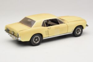Ford Mustang Coupe Gul The Walking Dead Greenlight 1:18 12958 Metall — bild 3 av 8