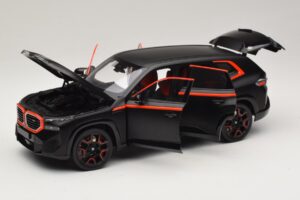 BMW XM G09 Matt Black Minichamps 1:18 110023301 Metall — bild 2 av 8