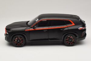 BMW XM G09 Matt Black Minichamps 1:18 110023301 Metall — bild 4 av 8