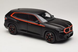 BMW XM G09 Matt Black Minichamps 1:18 110023301 Metall — bild 6 av 8