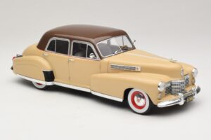 Cadillac Fleetwood Series 60 Special Beige MCG 1:18 MCG18656 Metall — bild 4 av 6