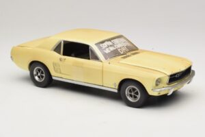 Ford Mustang Coupe Gul The Walking Dead Greenlight 1:18 12958 Metall — bild 6 av 8