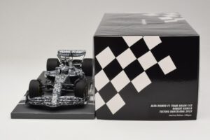 Alfa Romeo Orlen C42 R. Kubica Testing Barcelona 2022 Minichamps 1:18 117229988 Resin — bild 6 av 7
