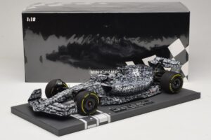 Alfa Romeo Orlen C42 R. Kubica Testing Barcelona 2022 Minichamps 1:18 117229988 Resin — bild 7 av 7