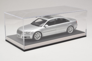 Audi A8 D3 W12 Ice Silver Metallic MotorHelix 1:18 MH030ISM Resin — bild 6 av 7