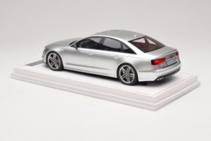 Audi S6 C7 Florett Silver Metallic IVY Merit 1:18 REMC038 Resin — bild 5 av 7