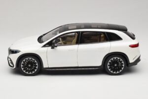 Mercedes EQS SUV X296 Manufaktur Diamond White NZG 1:18 B66960590 Metall — bild 4 av 8