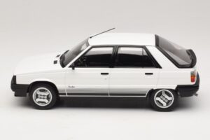 Renault 11 Turbo Vit MCG 1:18 MCG18589 Metall — bild 3 av 6