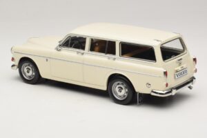 Volvo Amazon Kombi Pearl White Norev 1:18 188750 Metall — bild 5 av 6