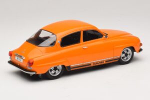 Saab 96 V4 Orange MCG 1:18 MCG18654 Metall — bild 2 av 6