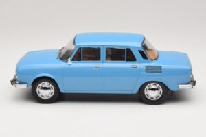 Skoda 100 LS Ljusblå MCG 1:18 MCG18782 Metall — bild 3 av 6