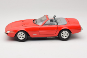 Ferrari 365 GTS/4 Spider Röd Techno Giodi 1:18 40028-P1 Metall — bild 4 av 8