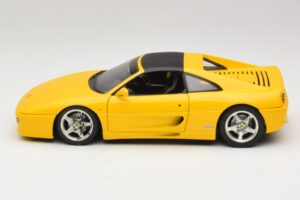 Ferrari F355 Spider Gul med Svart Tak UT Models 1:18 180074030-P4 Metall — bild 4 av 8