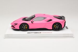 Ferrari SF90 Pack Fiorano Glansig Qatar Pink BBR 1:18 RACELINE137 Resin — bild 3 av 7