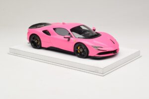 Ferrari SF90 Pack Fiorano Glansig Qatar Pink BBR 1:18 RACELINE137 Resin — bild 4 av 7