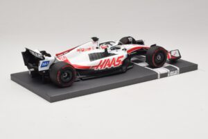 Haas VF-22 K. Magnussen Pole Position Brazilian GP 2022 Minichamps 1:18 117222120 Resin — bild 2 av 7