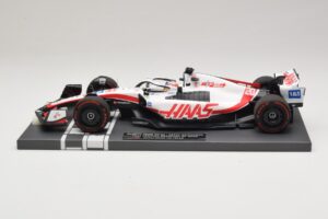 Haas VF-22 K. Magnussen Pole Position Brazilian GP 2022 Minichamps 1:18 117222120 Resin — bild 3 av 7