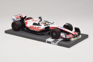 Haas VF-22 K. Magnussen Pole Position Brazilian GP 2022 Minichamps 1:18 117222120 Resin — bild 4 av 7