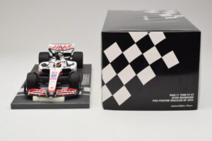 Haas VF-22 K. Magnussen Pole Position Brazilian GP 2022 Minichamps 1:18 117222120 Resin — bild 6 av 7