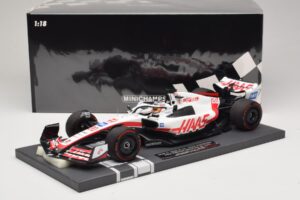 Haas VF-22 K. Magnussen Pole Position Brazilian GP 2022 Minichamps 1:18 117222120 Resin — bild 7 av 7