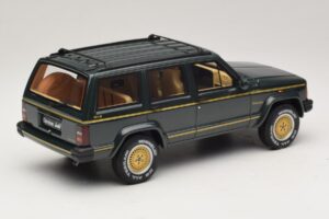 Jeep Cherokee XJ Limited Dark Hunter Green Otto 1:18 OT1340 Resin — bild 2 av 6